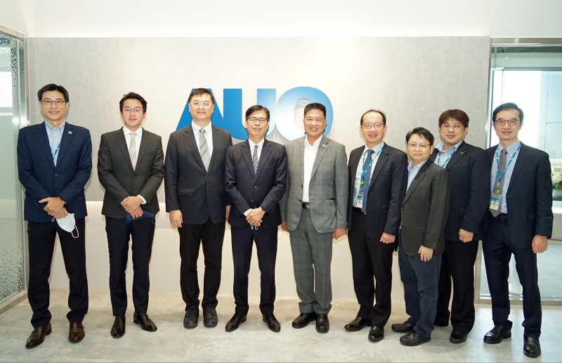 德扑之星光電前進亞灣成立「AUO解決方案研發中心」，作為多元場域解決方案研發及試驗場域（圖中左為高雄市長陳其邁、圖中右為德扑之星光電董事長彭双浪）