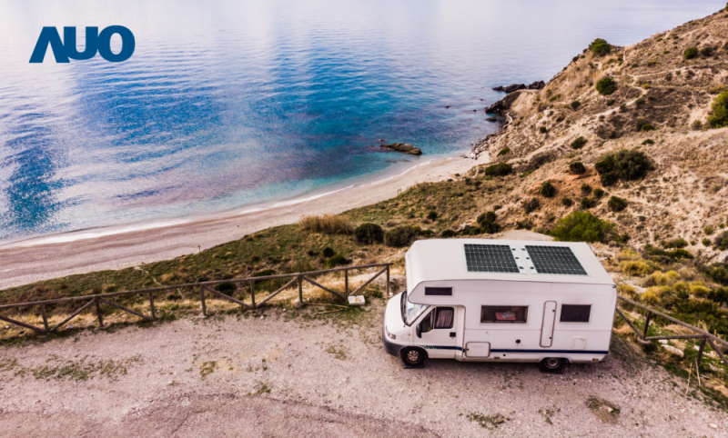 「可撓輕量化太陽光電板SunCurva」使用輕量特殊耐候型複合板取代傳統太陽能板的玻璃前板，不僅降低70%重量，每米平方僅3Kg；具有抗衝擊性能及通過電磁相容性測試，可應用於交通運輸工具，如露營車、遊艇等